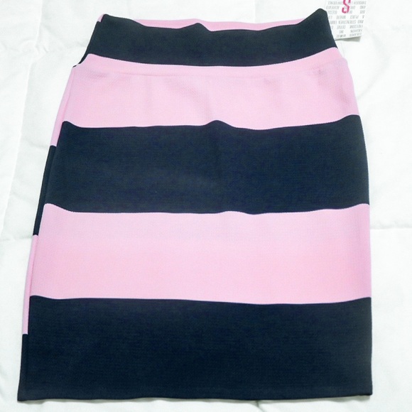 SALE LuLaRoe - Size S Cassie Skirt - Picture 1 of 3